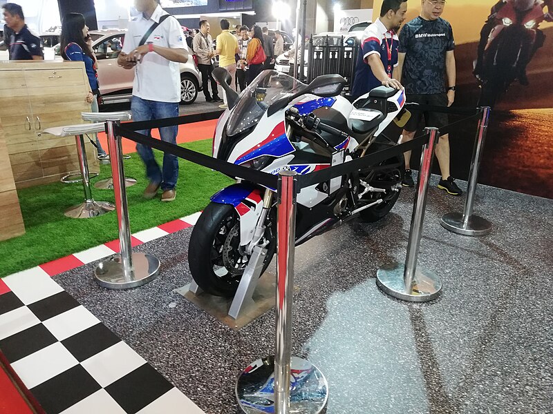 File:Motor Balap BMW Superbike IIMS 2019.jpg