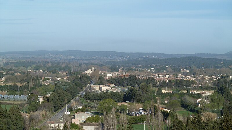 File:Mouriès vue générale.JPG