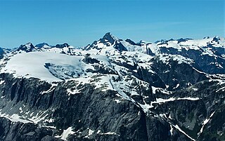 <span class="mw-page-title-main">Mount Tinniswood</span> Mountain in the country of Canada