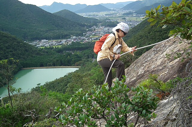 ファイル:Mt Hakusan Nishiwaki 510m 白山と秋谷池（西脇市 