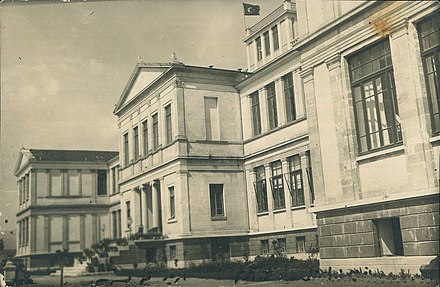 Namık Kemal Lisesi in İzmir.