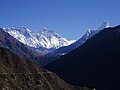 Намче-базар-Ausblick-04-Nuptse-Everest-Lhotse-Ama Dablam 9MF-2007-gje.jpg