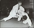 Nationale Kampioenschappen Judo te Utrecht. Anton Geesink (links) tegen Willem D, Bestanddeelnr 135-0727.jpg