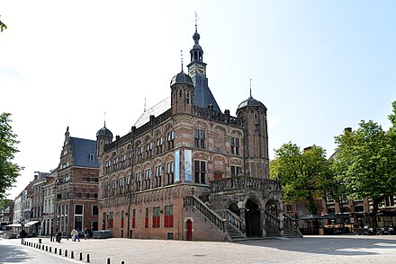 The Waag (weighing house, now a local heritage museum), the central building on the south end of the Brink square, looking into the Zandpoort on the left.