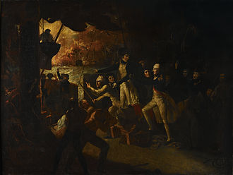 La dunette d'un navire avec de nombreux marins. Au centre se trouve un homme portant un uniforme d'officier avec un bandage sur la tête. Il regarde vers la gauche du tableau où un grand navire est en feu dans l'arrière-plan.