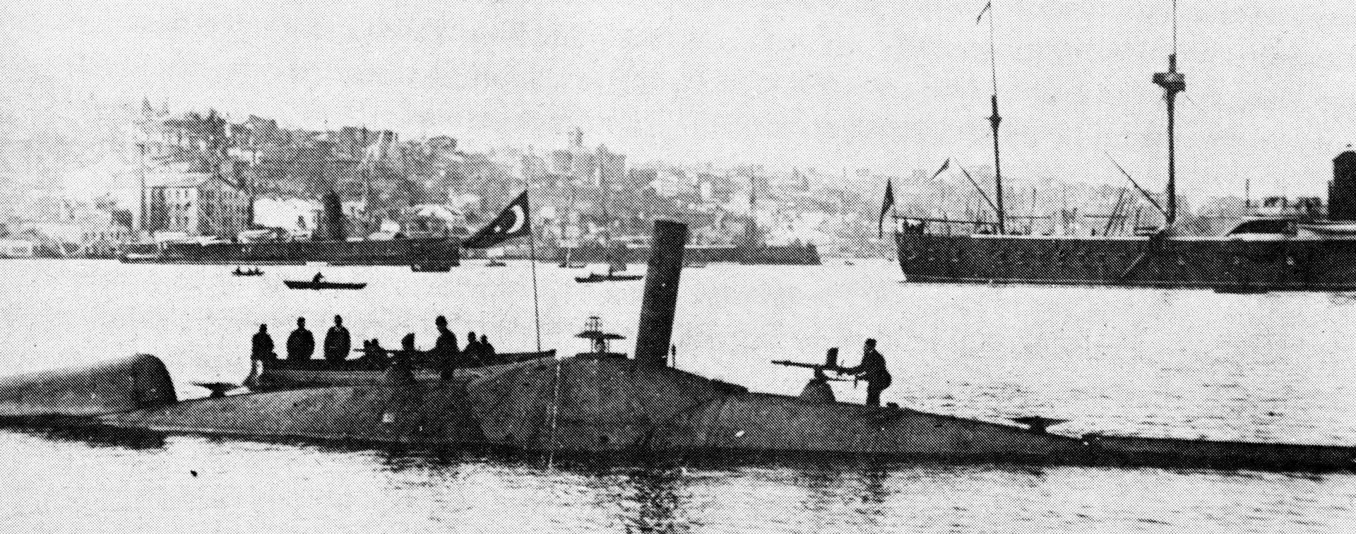 الغواصتان العثمانيتان "عبد الحميد" و"عبد المجيد" 1920px-Nordenfelt_submarine_Abd%C3%BClhamid