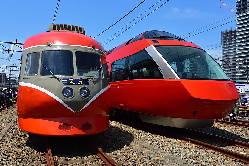 File:Odakyu Romancecar SE 3000 series and GSE 70000 series Ebina depot 20190526.jpg