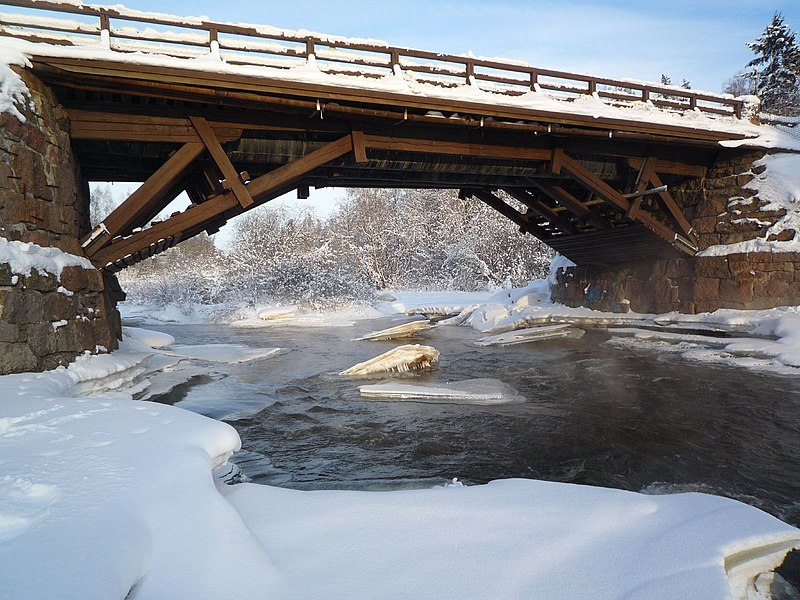 File:Old wooden bridge, Vantaankoski.jpg
