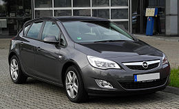 Opel Astra (J) - Frontansicht, 21. Juni 2011, Heiligenhaus.jpg