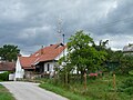 English: House No 45 in the village of Otěvěk, České Budějovice District, Czech Republic. Čeština: Dům č.p. 45 ve vsi Otěvěk, části města Trhové Sviny v okrese České Budějovice.