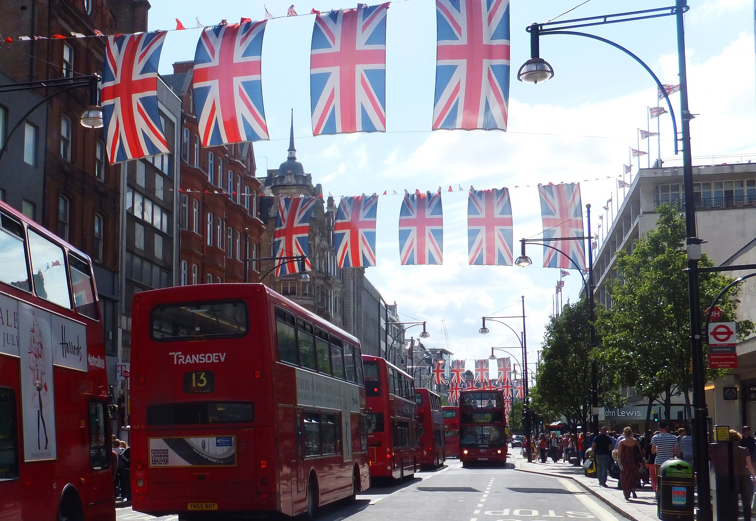 File:Oxford Street, London - DSC04301.JPG - Wikimedia Commons