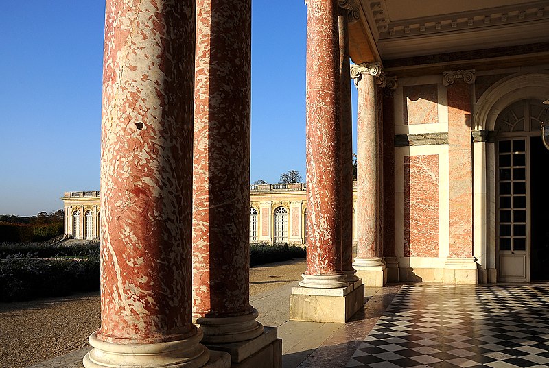 File:Péristyle du Grand Trianon 006.jpg