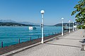 English: Lanterns and ship landing stage Deutsch: Laternen und Schiffsanlegestelle