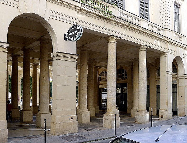 File:P1120923 Paris Ier Palais-Royal péristyle de Beaujolais rwk.JPG