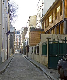 Vers la rue du Mont-Cenis.