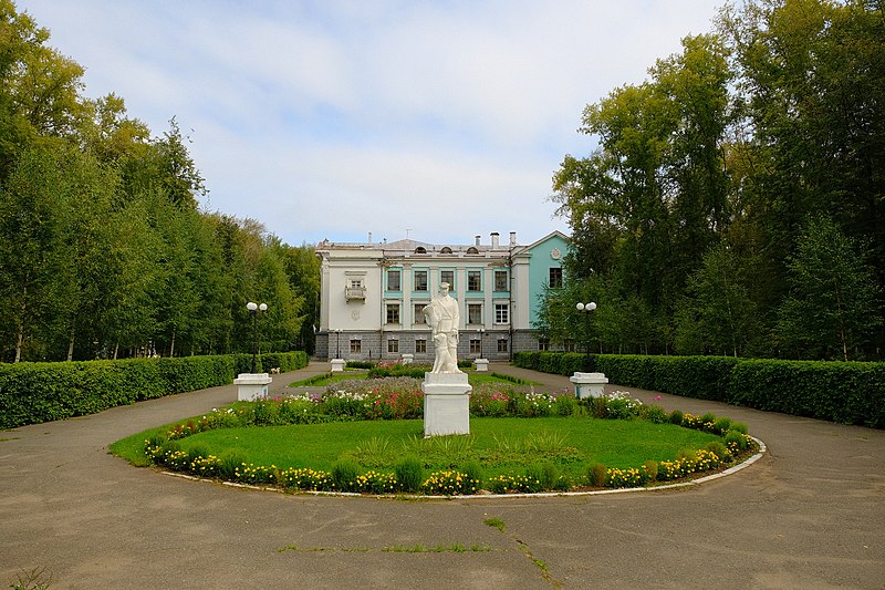 File:Palace of Culture Rossia (Glazov)-2.jpg