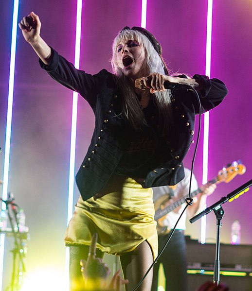 Ficheiro:Paramore at Royal Albert Hall - 19th June 2017 - 13.jpg