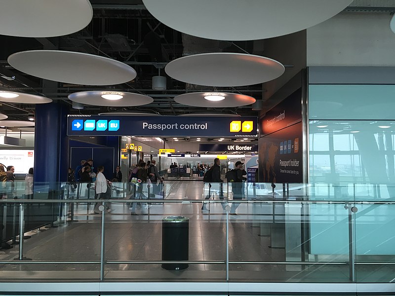 File:Passport control, UK Border (42031045291).jpg