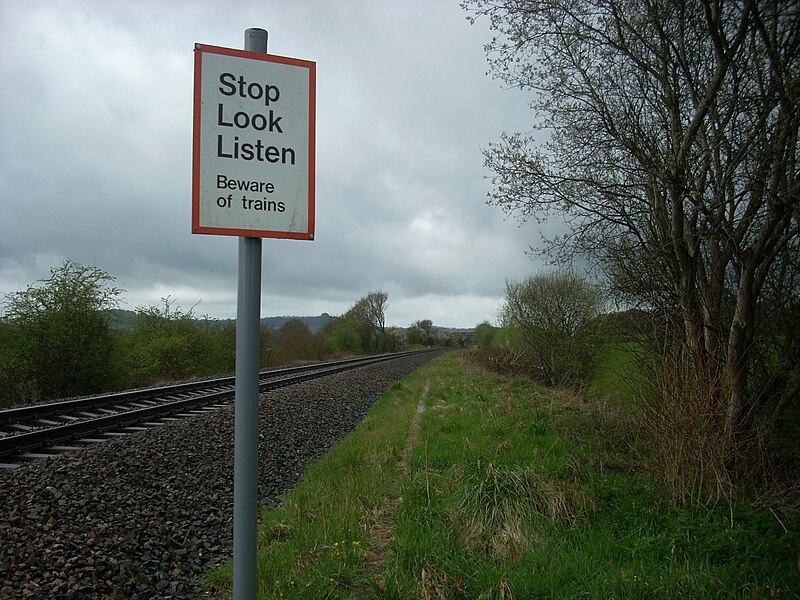 File:Pedestrain level crossing near Wardour, Wiltshire 04.JPG