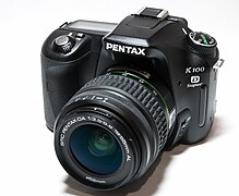 Pentax K100D Super avec objectif Pentax DA 18-55 mm f/3.5-5.6 AL.