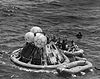 אנשי צוות אפולו 12 בספינת חילוץ לאחר הנחיתה באוקיינוס השקט