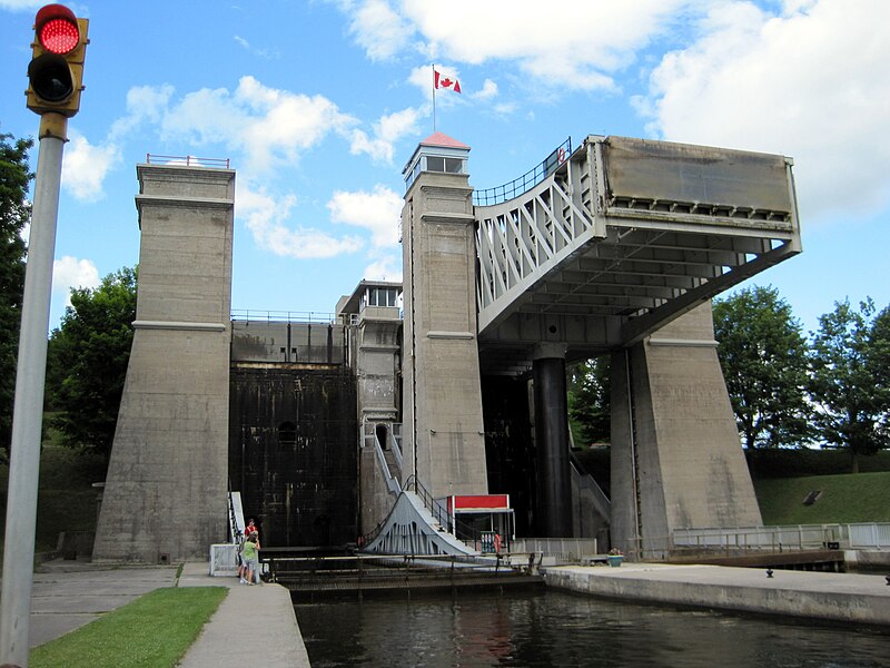 File:Peterborough, Ontario - Lift-Locks -b.jpg