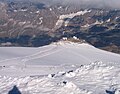 Plateau Rosà ed in basso la Testa Grigia e gli impianti di risalita italiani