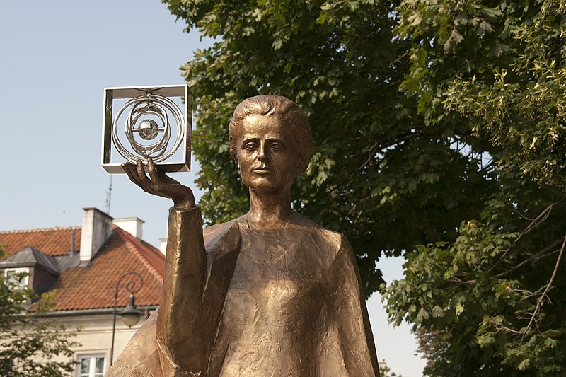 File:Pomnik Marii Skłodowskiej-Curie w Warszawie.jpg