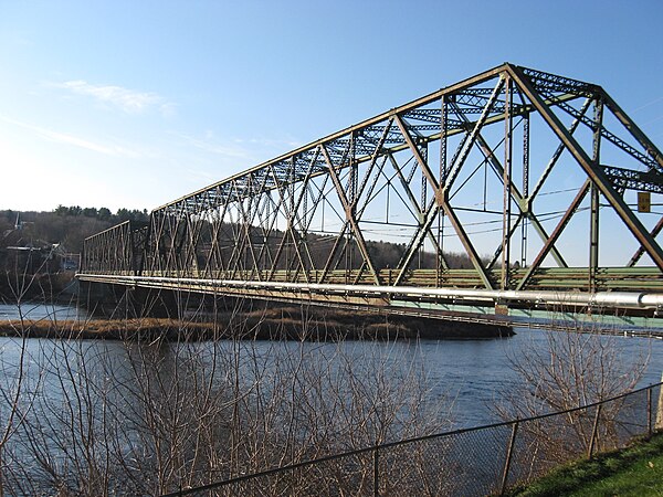 The Mackenzie Bridge linking Richmond and Melbourne.