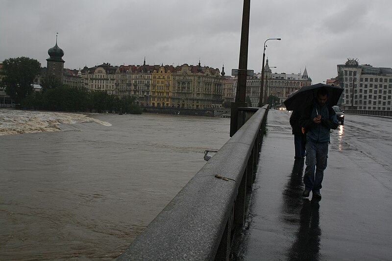 File:Povodně v Praze na Vltavě 2013 5150.JPG