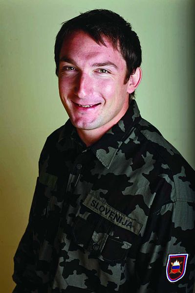 File:Primož Kozmus in military uniform in 2009.jpg