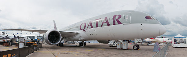 English: Qatar Airways Boeing 787 (reg. A7-BCD, c/n 38322/99) at Paris Air Show 2013. Deutsch: Qatar Airways Boeing 787 (Reg. A7-BCD, c/n 38322/99) im Static Display der Paris Air Show 2013