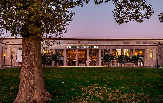 Queen museum. Музей искусства Квинс. Музей Квинса в Нью-Йорке. Йоркширский музей. Музей искусства Квинс 1980.