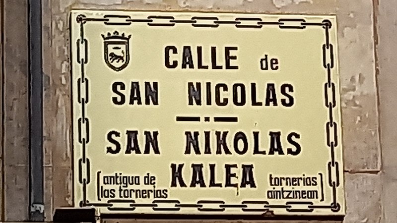 File:Rótulo de san Nicolás Pamplona.jpg