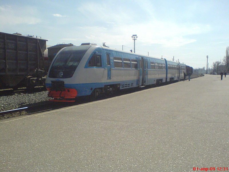 File:RA-2 04002 in Archeda station 001.JPG