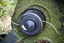 A bump feed style string trimmer head Rasentrimmer String trimmer IMG 5522.JPG