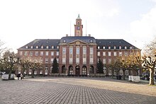 Rathaus mit Friedrich-Ebert-Platz