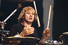 Der 2007 neu zur Band gestoßene Schlagzeuger Luzier