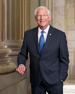 Roger Wicker Portrait 2018 full.jpg