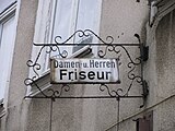 altes Schild für einen Damen- und Herrenfriseur am Haus Rosengasse 11 in Wetzlar