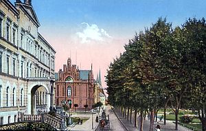 Die Große Stadtschule und das Kaiserliche Postamt am Rosengarten (um 1900)