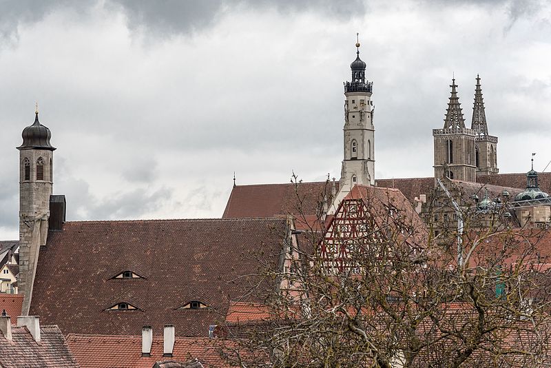 File:Rothenburg ob der Tauber, Johanniskirche, Rathausturm, Türme von St. Jakob-20160424-001.jpg