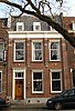 Herenhuis gebouwd in sobere Um-1800 (overgangs)stijl