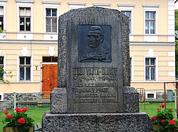 Pomník J. Vojty Slukova před školou