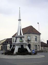 Model of the Eiffel Tower at the crossroads