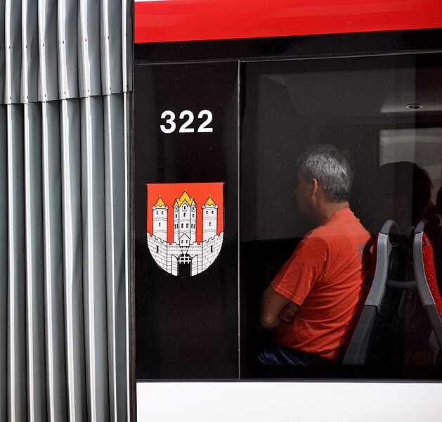 File:Salzburg Stadtwappen auf Bus.jpg