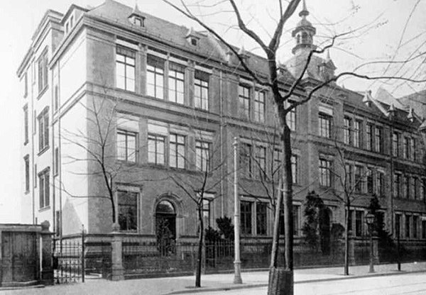 The Frankfurt school Hirsch founded as "Realschule und Lyzeum der Israelitischen Religionsgesellschaft" in 1853 was renamed Samson-Raphael-Hirsch-Schu
