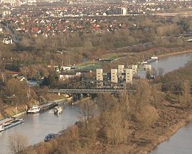 Neckarschleuse aus Sicht vom Fernmeldeturm