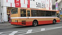 Shinkibus 6585 at Ōkubo station 02.jpg