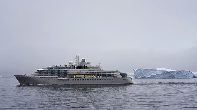 Silver Endeavour in Antarctica